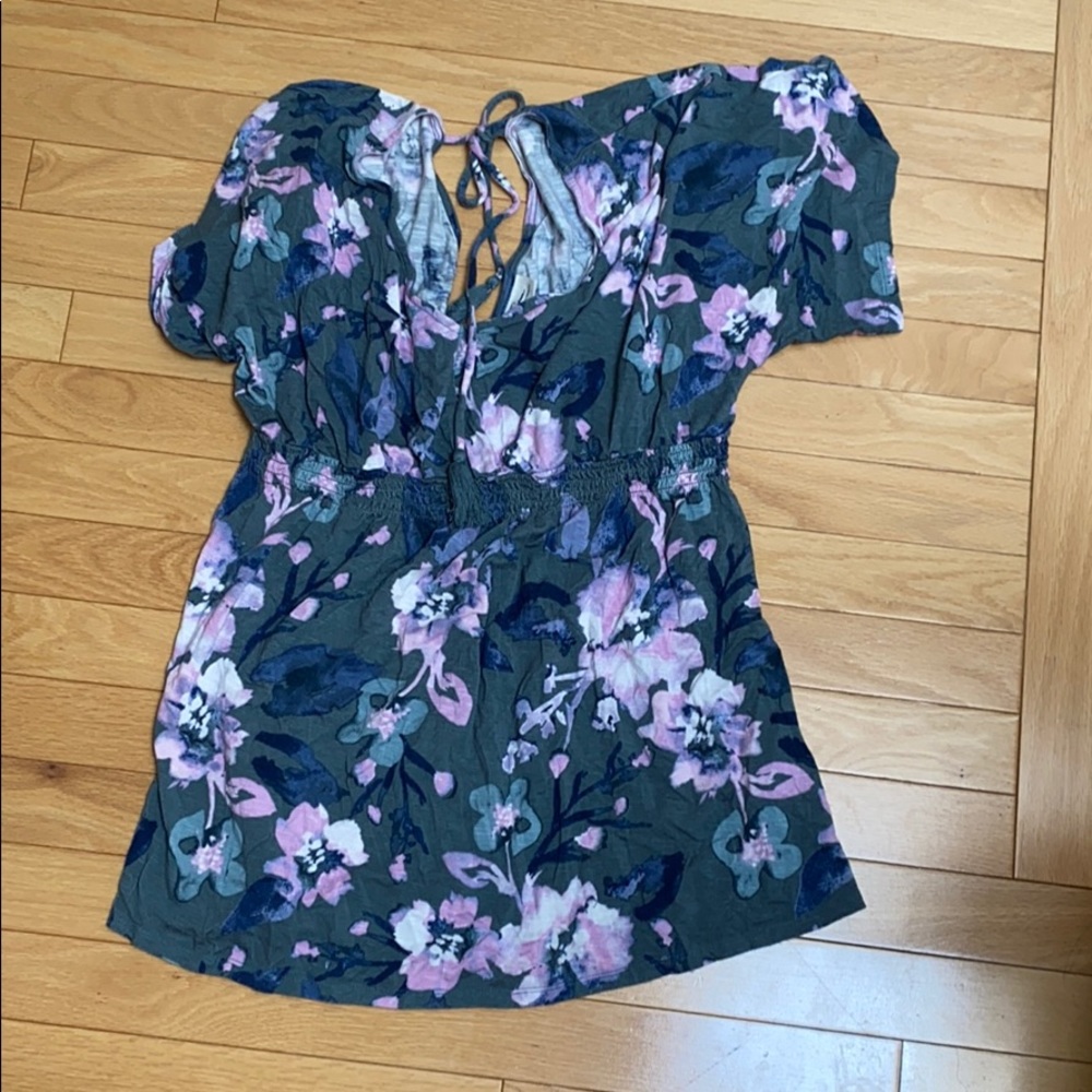 Jessica Simpson maternity top